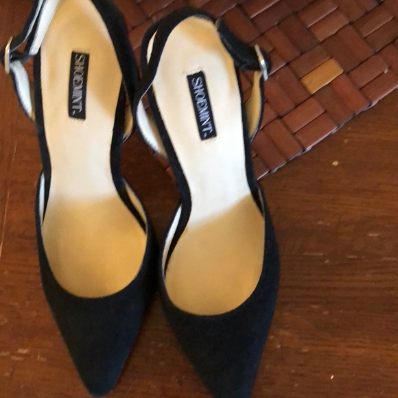 Back 4” sling back heels - Picture 6 of 6